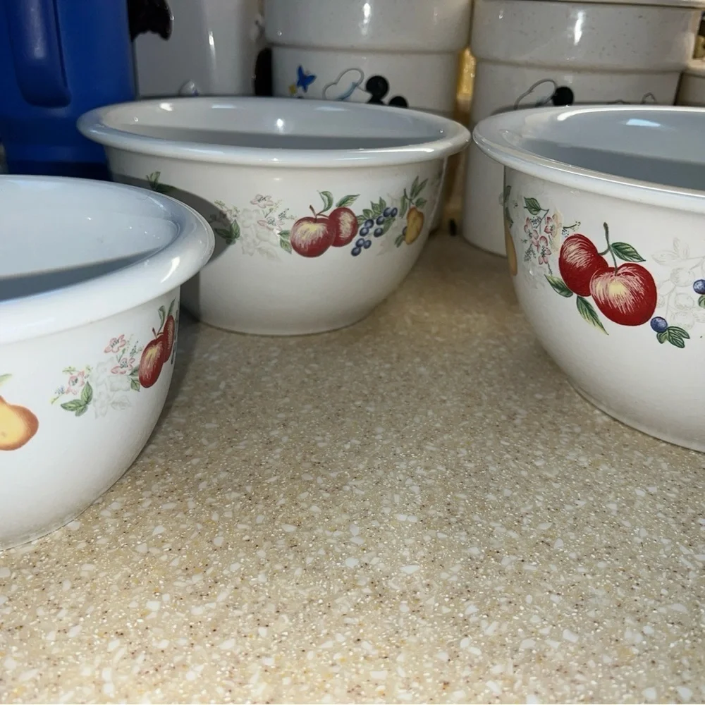 Vintage Chutney Corelle Set of 3 nesting mixing bowls
